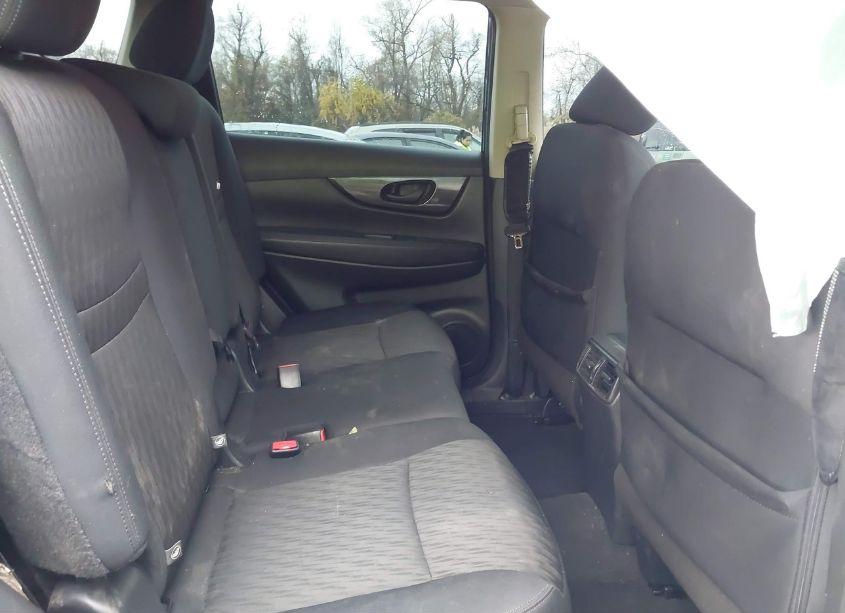 Photo 8 of 2019 Nissan Rogue S (VIN 5N1AT2MV1KC803698)