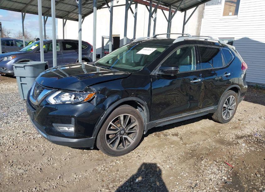 Photo 2 of 2019 Nissan Rogue SL (VIN 5N1AT2MV1KC823028)
