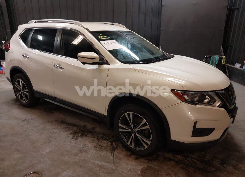 2019 Nissan Rogue SV (VIN 5N1AT2MV1KC827435) main photo