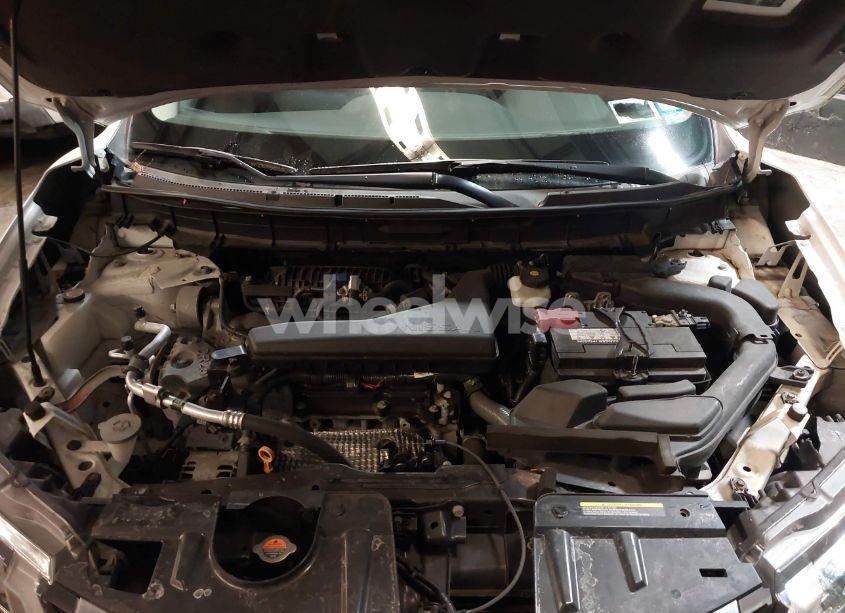 Photo 10 of 2019 Nissan Rogue SV (VIN 5N1AT2MV1KC827435)