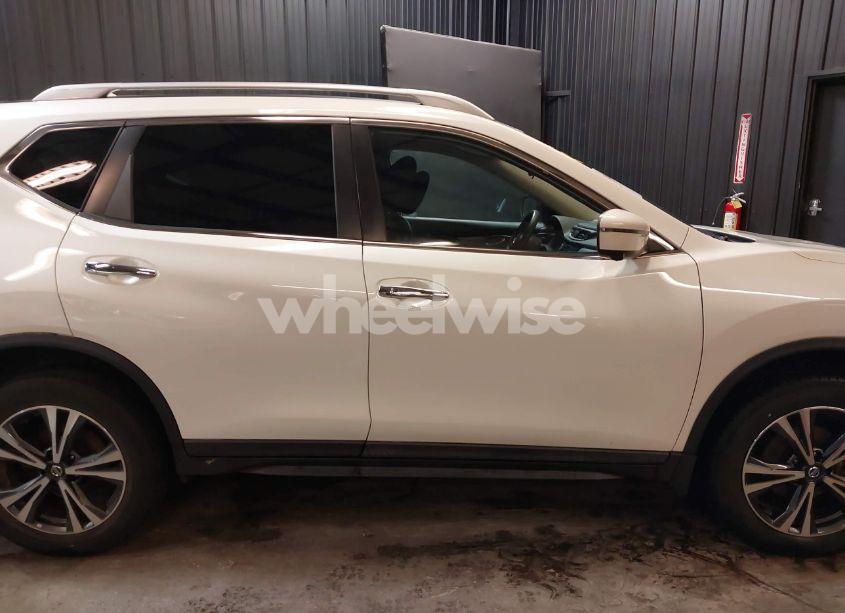 Photo 13 of 2019 Nissan Rogue SV (VIN 5N1AT2MV1KC827435)