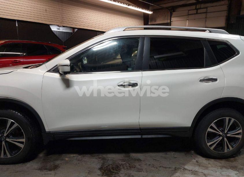 Photo 14 of 2019 Nissan Rogue SV (VIN 5N1AT2MV1KC827435)