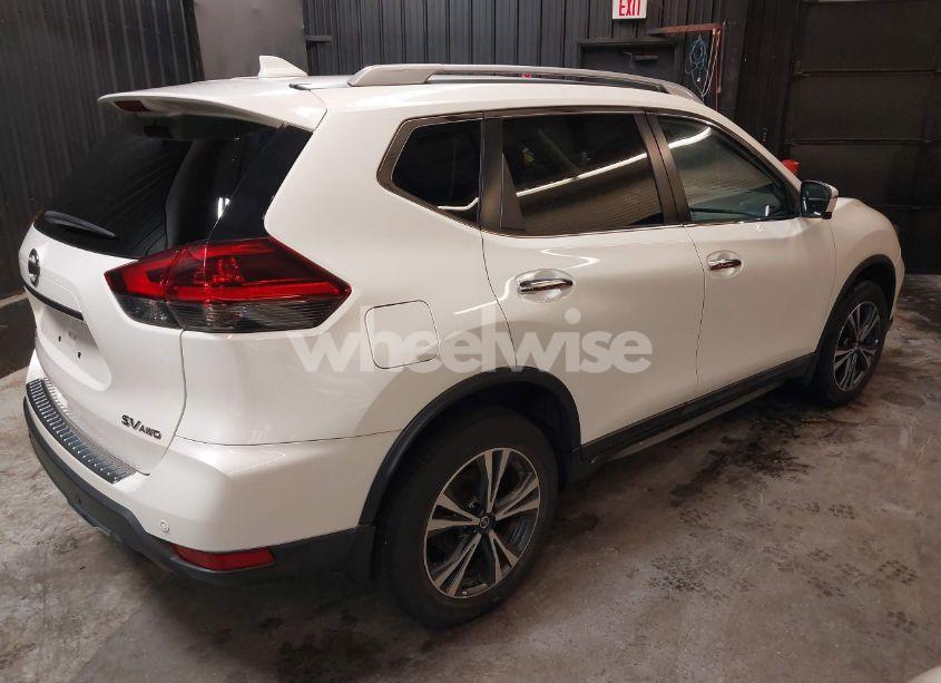 Photo 4 of 2019 Nissan Rogue SV (VIN 5N1AT2MV1KC827435)