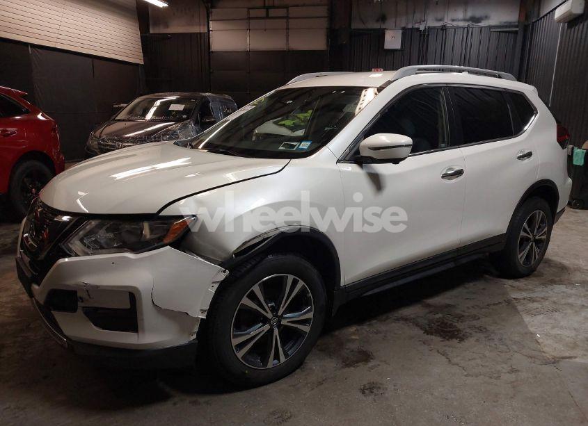 Photo 6 of 2019 Nissan Rogue SV (VIN 5N1AT2MV1KC827435)