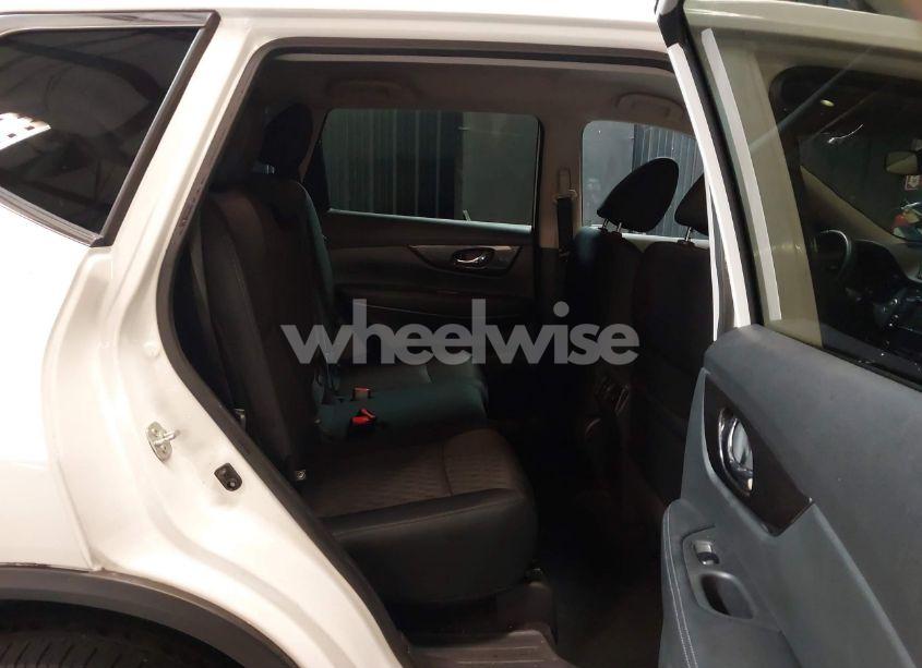 Photo 8 of 2019 Nissan Rogue SV (VIN 5N1AT2MV1KC827435)