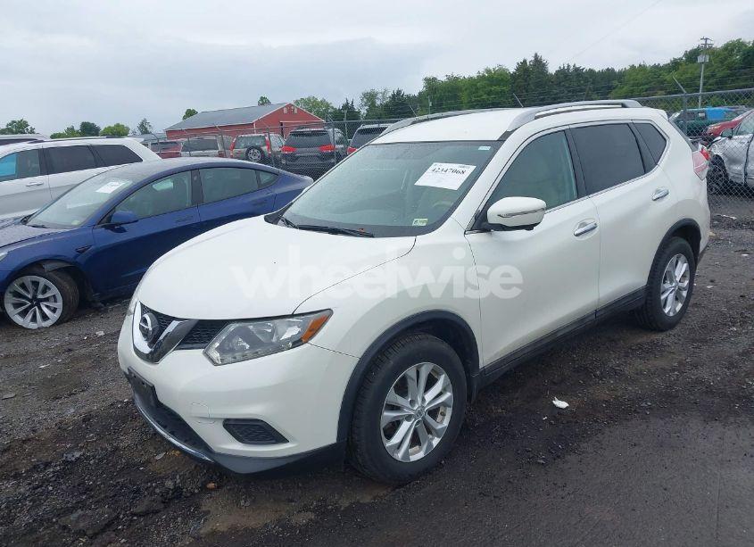 Photo 2 of 2015 Nissan Rogue SV (VIN 5N1AT2MV2FC842144)