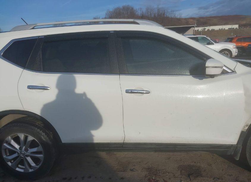 Photo 14 of 2015 Nissan Rogue SV (VIN 5N1AT2MV2FC852141)