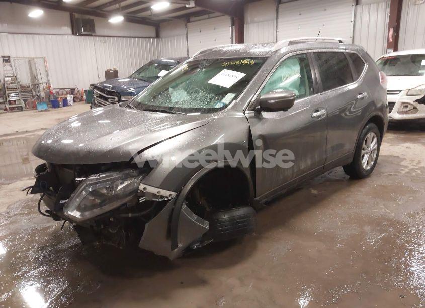 Photo 2 of 2015 Nissan Rogue SV (VIN 5N1AT2MV2FC917571)