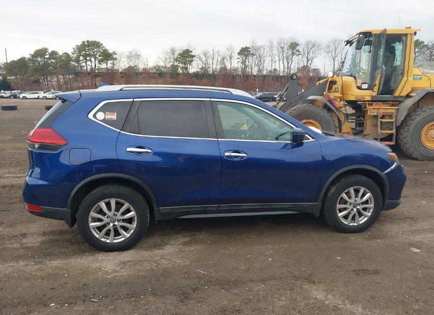 Photo 13 of 2017 Nissan Rogue SV (VIN 5N1AT2MV2HC743178)