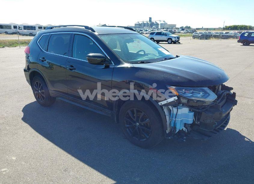 2017 Nissan Rogue SV (VIN 5N1AT2MV2HC757047) main photo