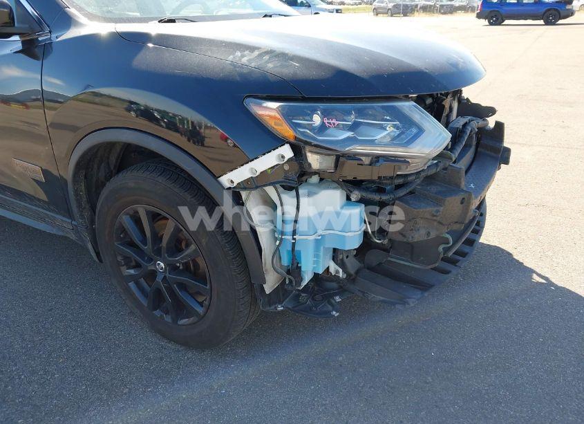 Photo 18 of 2017 Nissan Rogue SV (VIN 5N1AT2MV2HC757047)