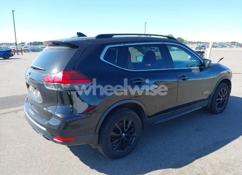 Photo 4 of 2017 Nissan Rogue SV (VIN 5N1AT2MV2HC757047)