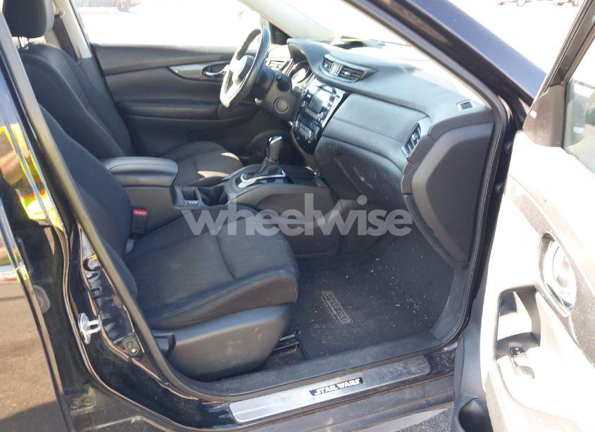 Photo 5 of 2017 Nissan Rogue SV (VIN 5N1AT2MV2HC757047)