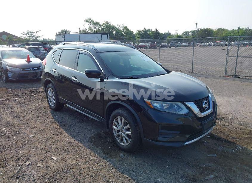 2017 Nissan Rogue SV (VIN 5N1AT2MV2HC759302) main photo