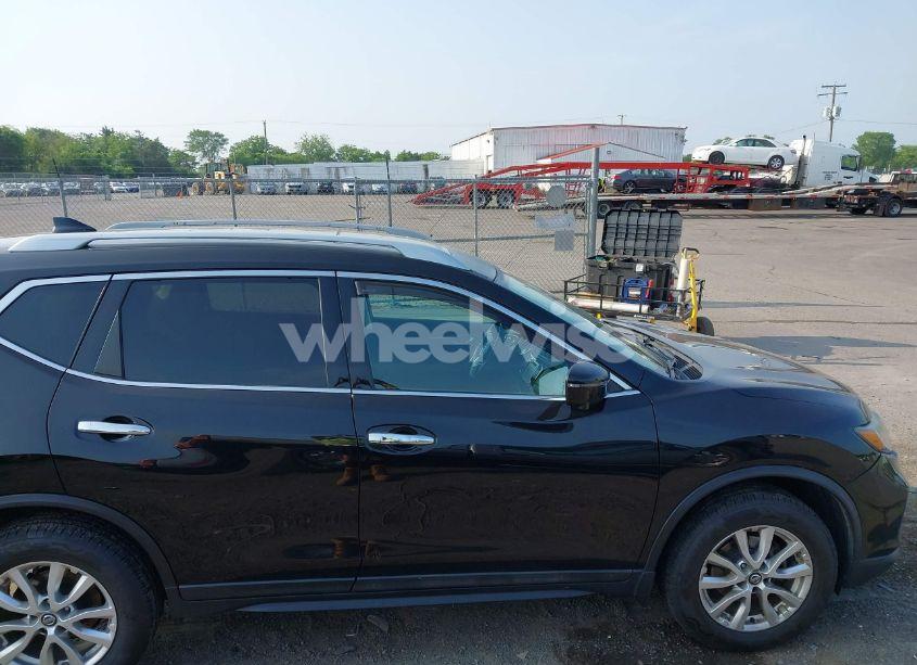 Photo 13 of 2017 Nissan Rogue SV (VIN 5N1AT2MV2HC759302)