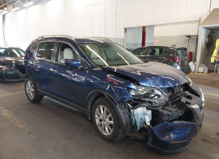 2017 Nissan Rogue SV (VIN 5N1AT2MV2HC771000) main photo