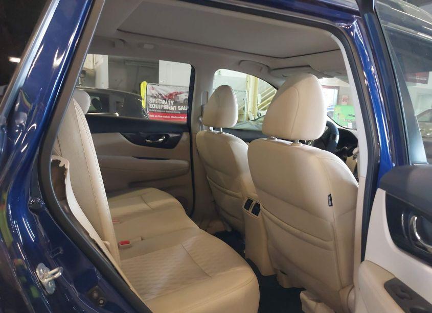 Photo 8 of 2017 Nissan Rogue SV (VIN 5N1AT2MV2HC771000)