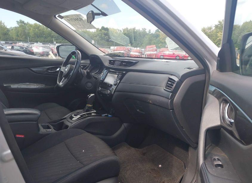 Photo 5 of 2017 Nissan Rogue SV (VIN 5N1AT2MV2HC795751)