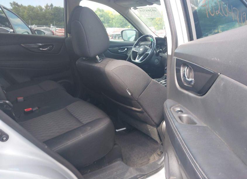 Photo 8 of 2017 Nissan Rogue SV (VIN 5N1AT2MV2HC795751)