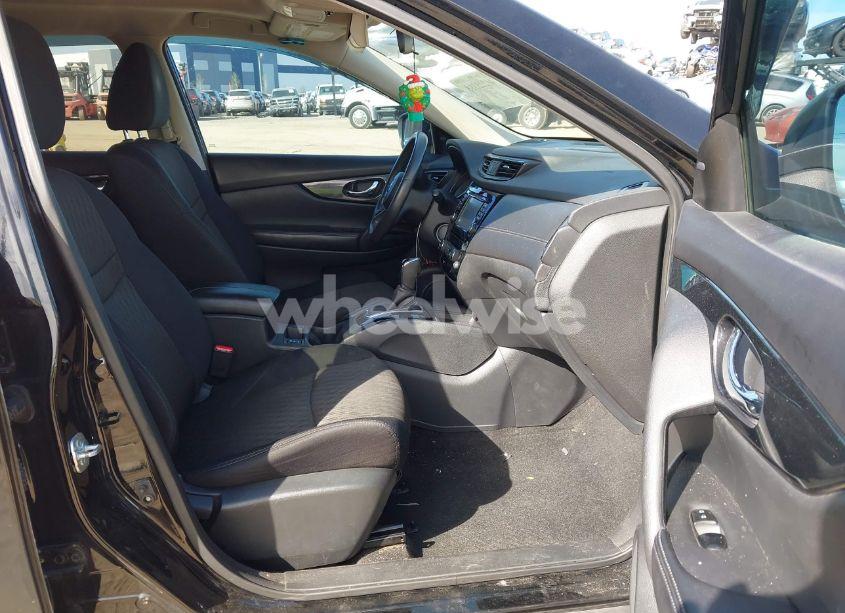 Photo 5 of 2017 Nissan Rogue SV (VIN 5N1AT2MV2HC817912)