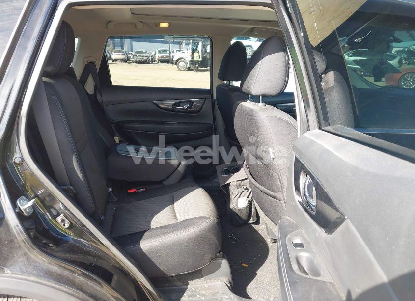 Photo 8 of 2017 Nissan Rogue SV (VIN 5N1AT2MV2HC817912)