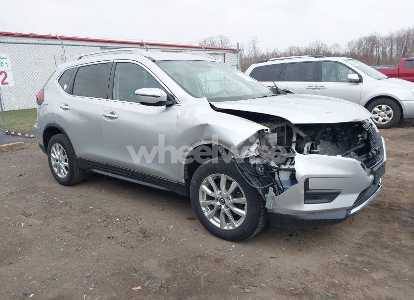 2018 Nissan Rogue SV (VIN 5N1AT2MV2JC709036) main photo