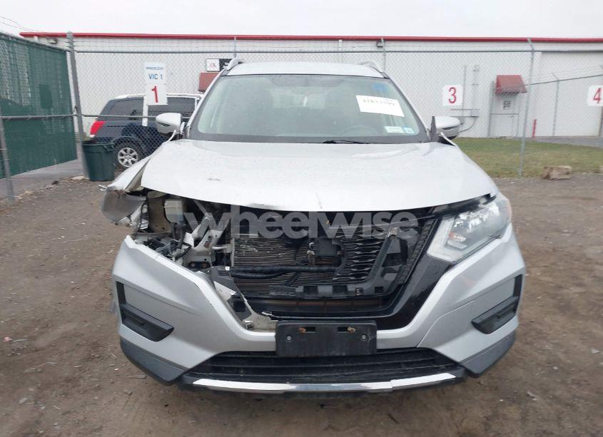 Photo 12 of 2018 Nissan Rogue SV (VIN 5N1AT2MV2JC709036)