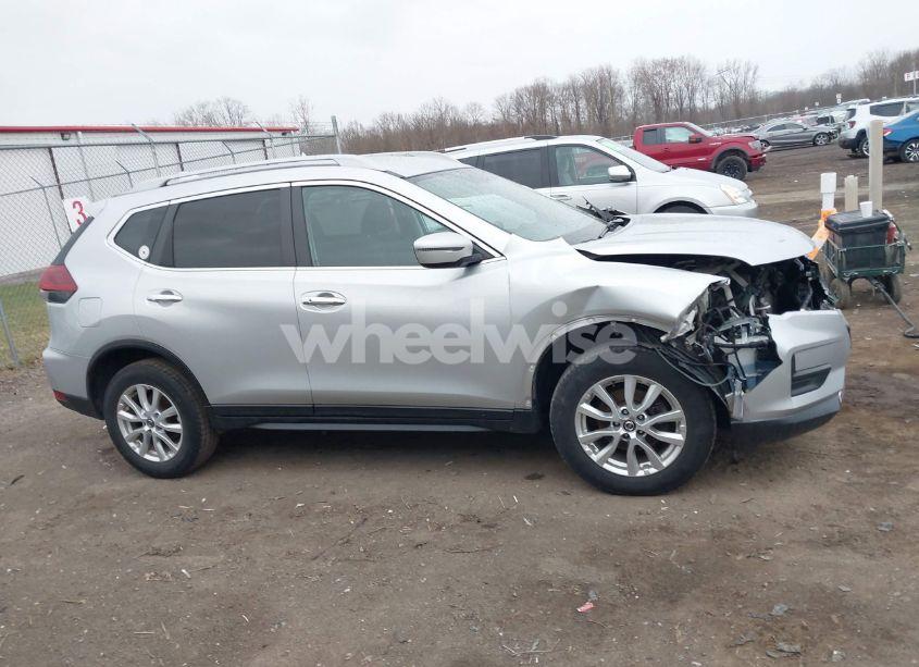 Photo 13 of 2018 Nissan Rogue SV (VIN 5N1AT2MV2JC709036)