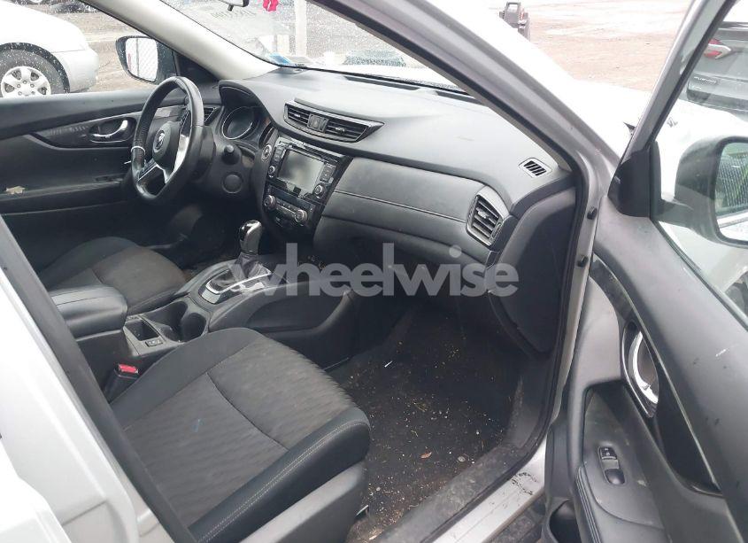 Photo 5 of 2018 Nissan Rogue SV (VIN 5N1AT2MV2JC709036)