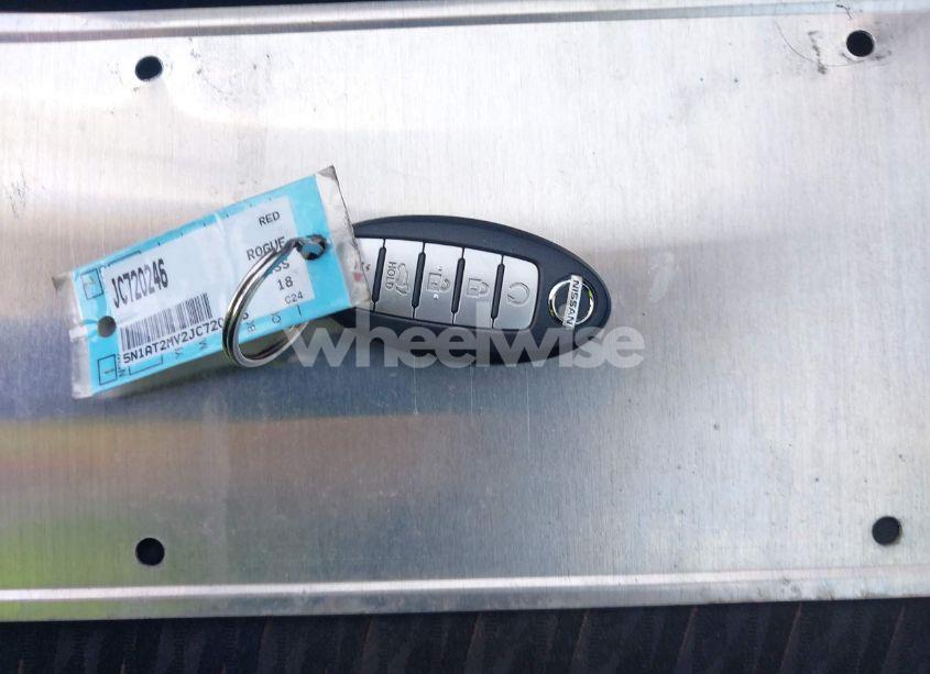 Photo 11 of 2018 Nissan Rogue SV (VIN 5N1AT2MV2JC720246)