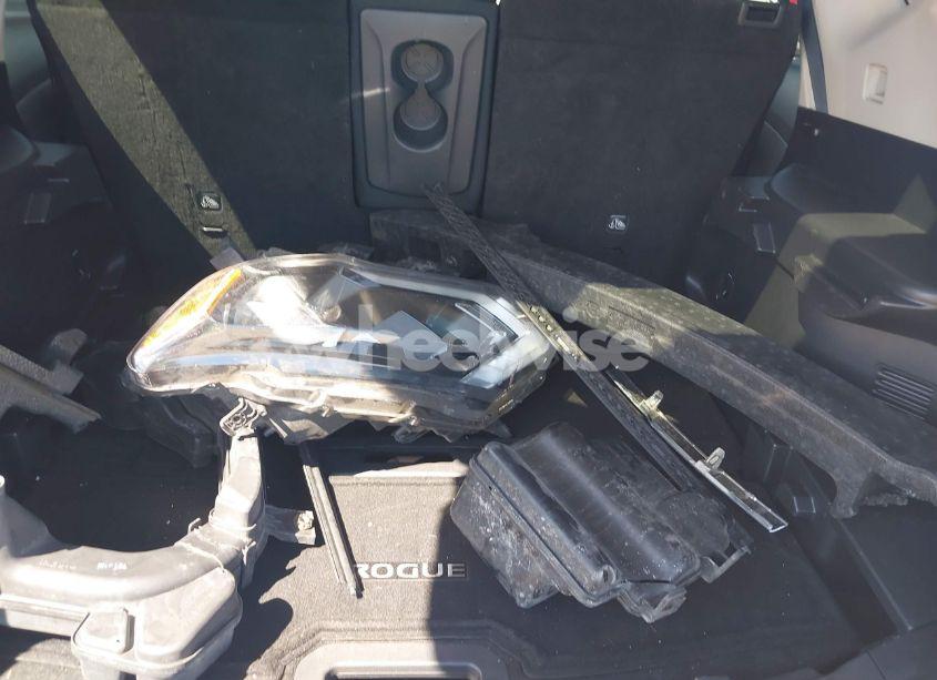 Photo 12 of 2018 Nissan Rogue SV (VIN 5N1AT2MV2JC720246)