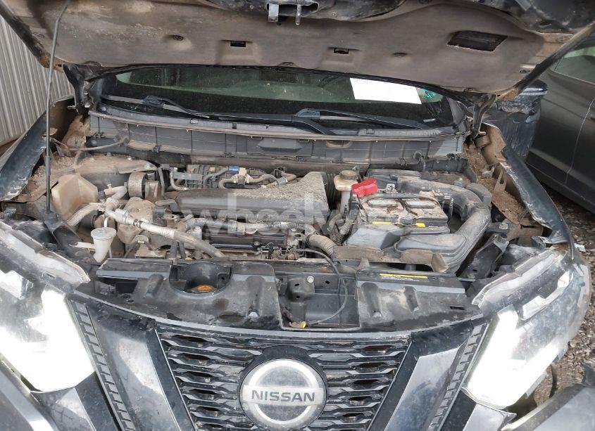 Photo 10 of 2018 Nissan Rogue SV (VIN 5N1AT2MV2JC729335)