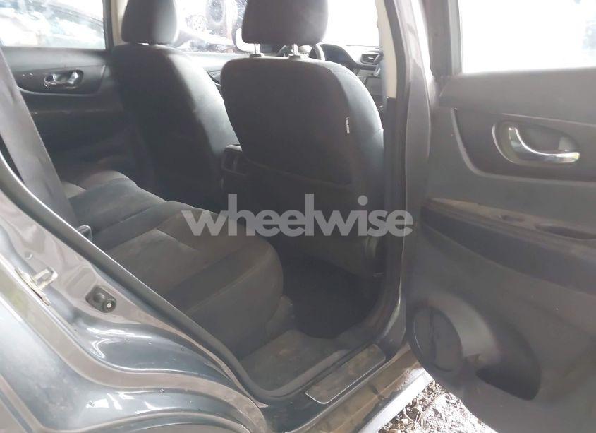 Photo 8 of 2018 Nissan Rogue SV (VIN 5N1AT2MV2JC729335)