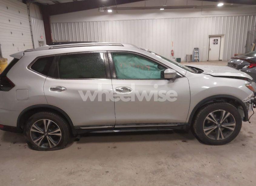 Photo 13 of 2018 Nissan Rogue SL (VIN 5N1AT2MV2JC731487)