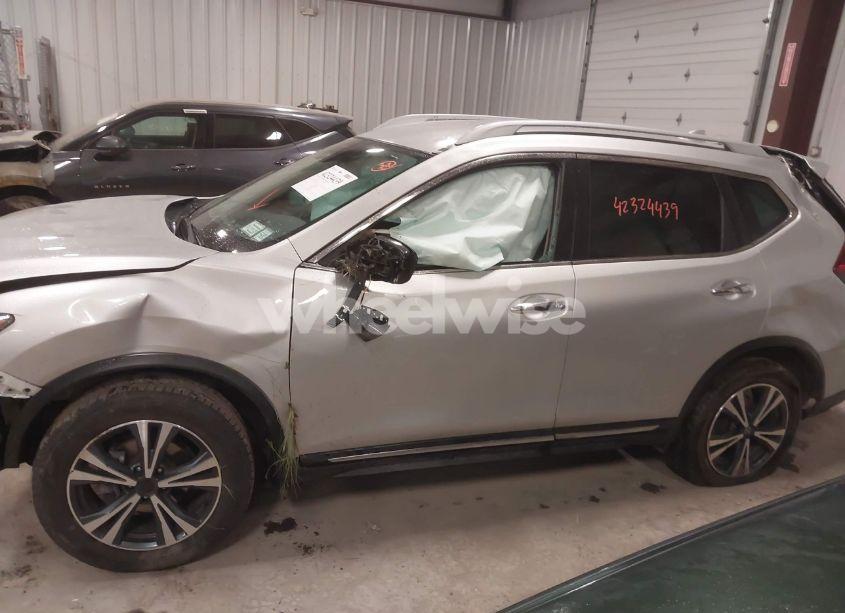 Photo 14 of 2018 Nissan Rogue SL (VIN 5N1AT2MV2JC731487)