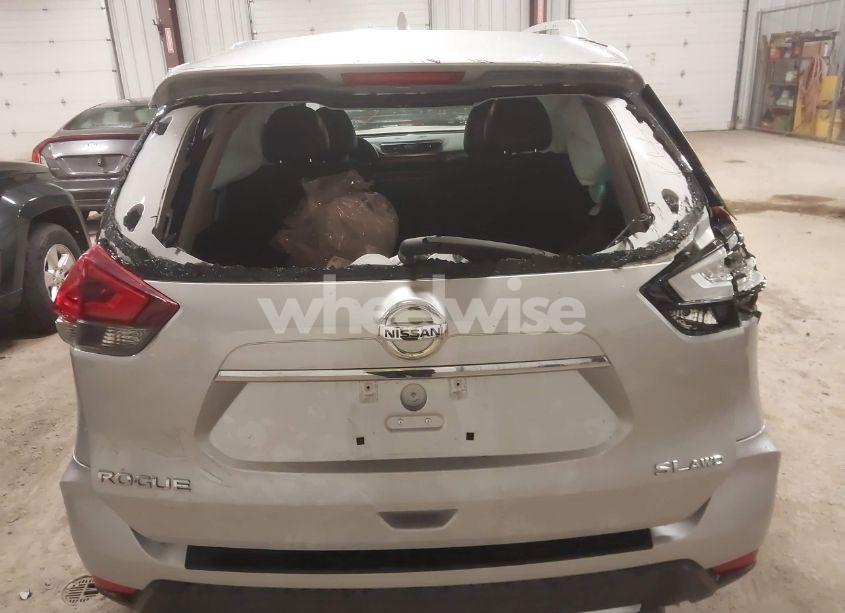 Photo 16 of 2018 Nissan Rogue SL (VIN 5N1AT2MV2JC731487)