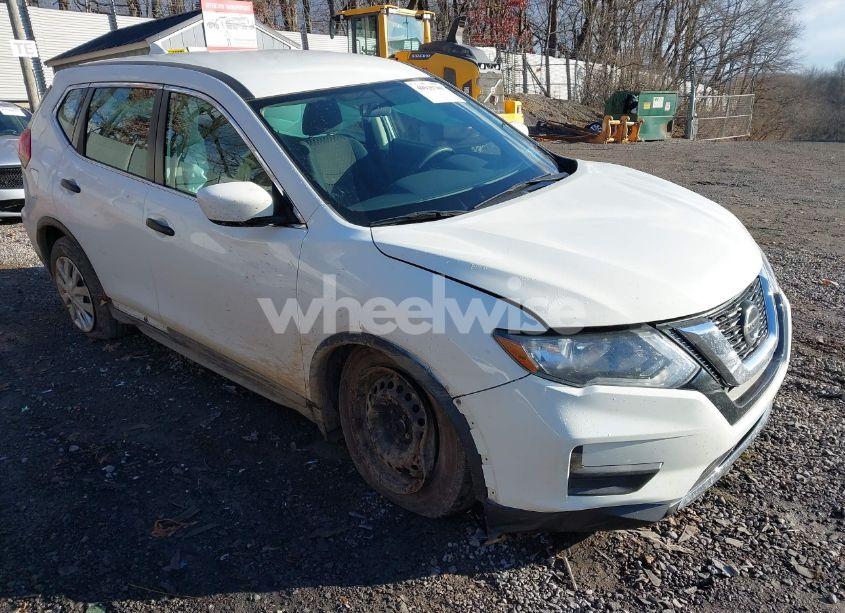 2018 Nissan Rogue S (VIN 5N1AT2MV2JC731697) main photo