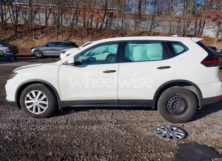 Photo 15 of 2018 Nissan Rogue S (VIN 5N1AT2MV2JC731697)