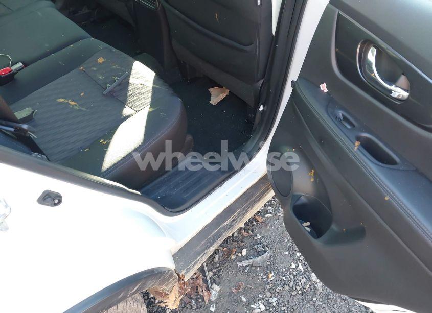 Photo 8 of 2018 Nissan Rogue S (VIN 5N1AT2MV2JC731697)