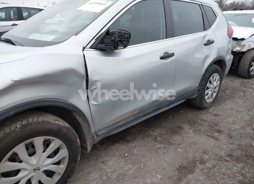 Photo 18 of 2018 Nissan Rogue S (VIN 5N1AT2MV2JC757393)