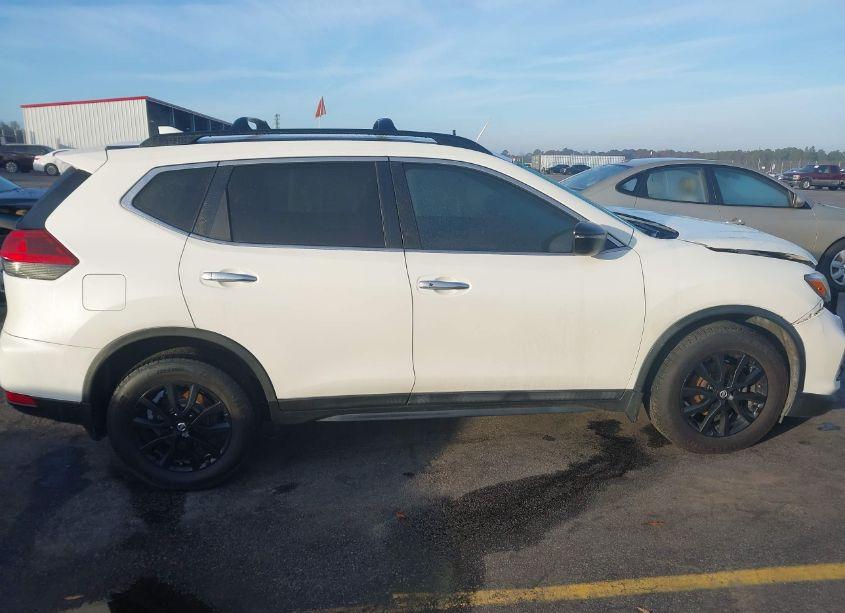 Photo 13 of 2018 Nissan Rogue SV (VIN 5N1AT2MV2JC758799)