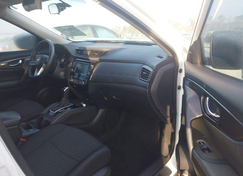 Photo 5 of 2018 Nissan Rogue SV (VIN 5N1AT2MV2JC758799)