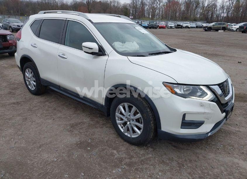 2018 Nissan Rogue SV (VIN 5N1AT2MV2JC770791) main photo