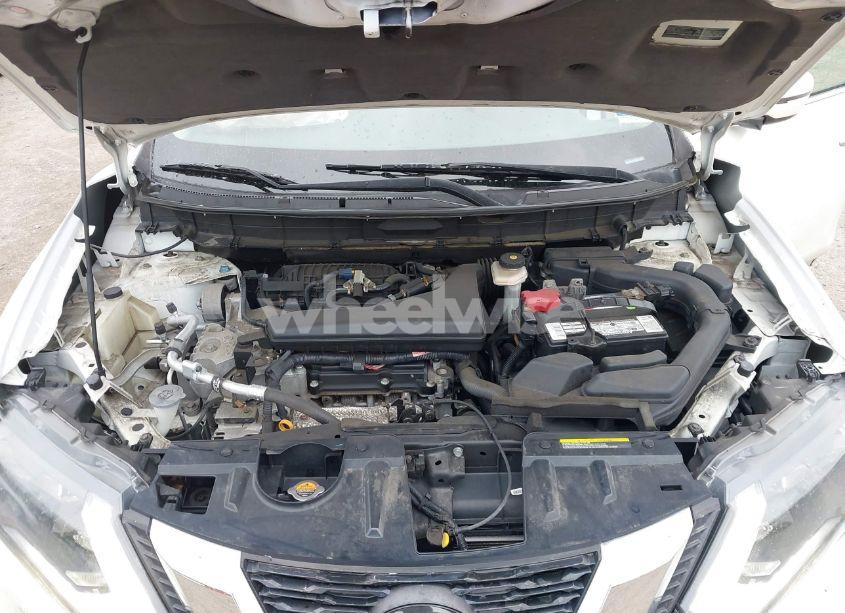 Photo 10 of 2018 Nissan Rogue SV (VIN 5N1AT2MV2JC770791)