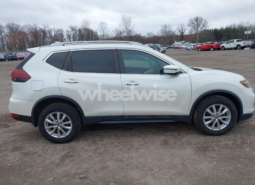 Photo 13 of 2018 Nissan Rogue SV (VIN 5N1AT2MV2JC770791)