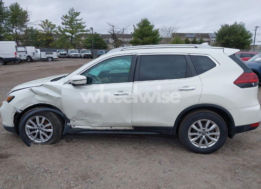 Photo 14 of 2018 Nissan Rogue SV (VIN 5N1AT2MV2JC770791)