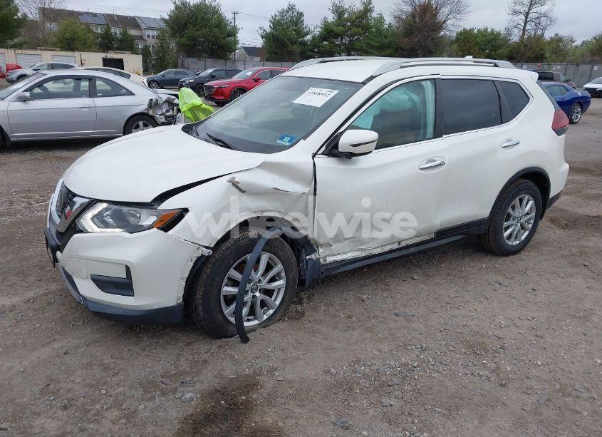 Photo 2 of 2018 Nissan Rogue SV (VIN 5N1AT2MV2JC770791)