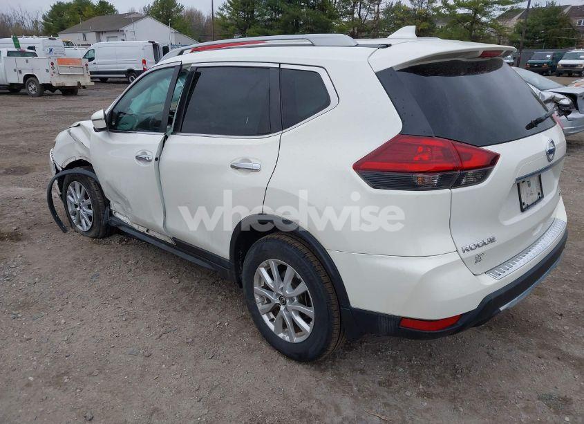 Photo 3 of 2018 Nissan Rogue SV (VIN 5N1AT2MV2JC770791)