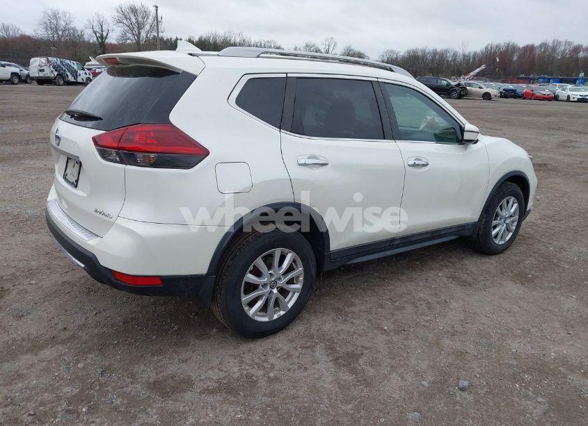 Photo 4 of 2018 Nissan Rogue SV (VIN 5N1AT2MV2JC770791)