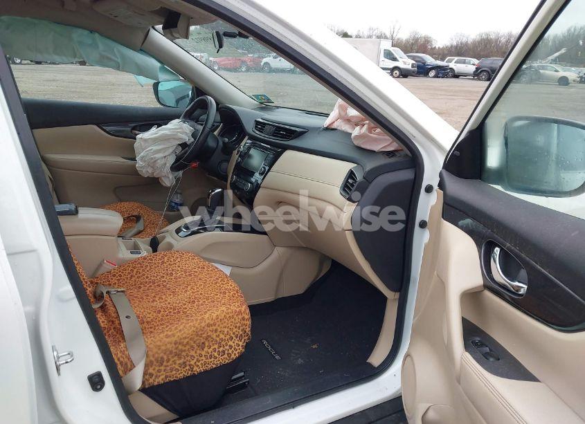 Photo 5 of 2018 Nissan Rogue SV (VIN 5N1AT2MV2JC770791)